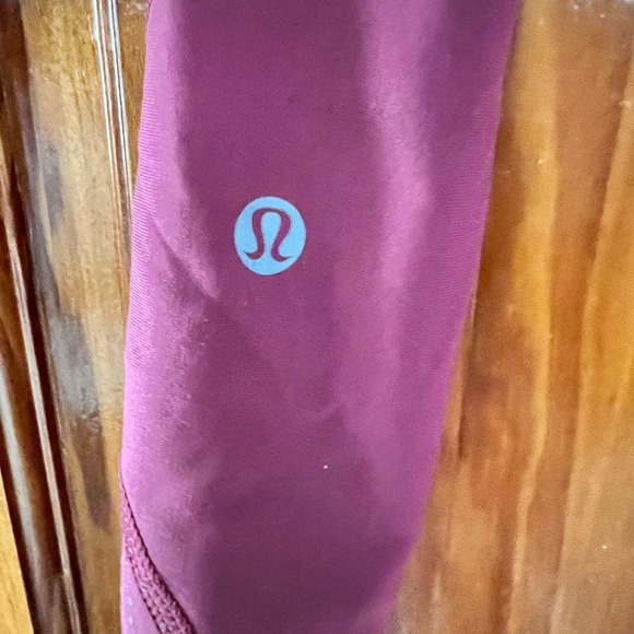 Lululemon Tight Stuff leggings in Bordeaux Drama / Raspberry size 4 - Picture 3 of 9